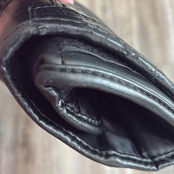 Sanabul 16oz Boxing Gloves - Picture 10 of 10